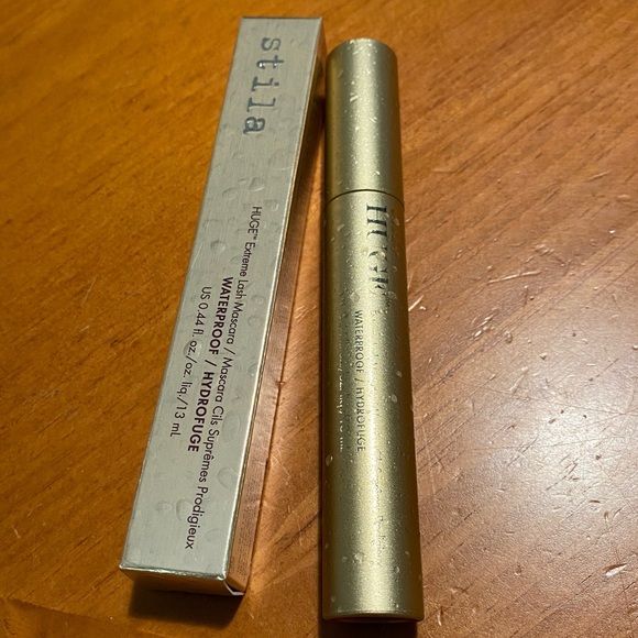 Stila HUGE Extreme Lash Mascara Waterproof - Picture 6 of 16